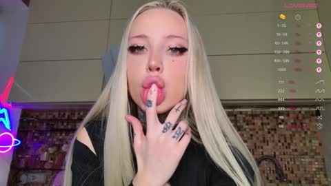 Snapshot of 2badforyou chatting on 18, 12, 2025 30 NOV online show from 18, 12, 2025