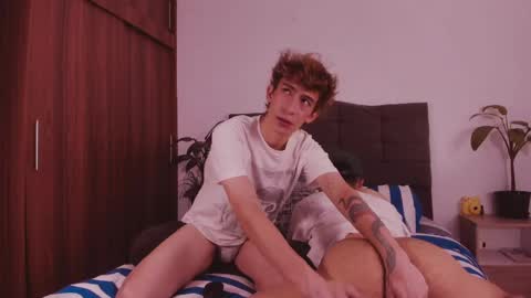 Snapshot of 2gays_1straight chatting on 27, 5, 2026 David and Yoel online show from 27, 5, 2026