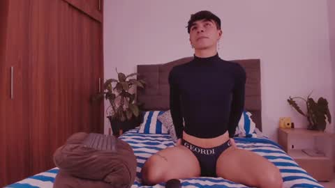 Snapshot of 2gays_1straight chatting on 19, 6, 2026 David and Yoel online show from 19, 6, 2026
