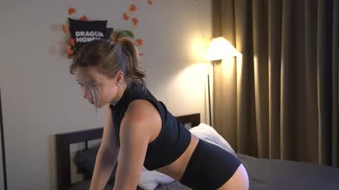 Elley  online show from 8, 10, 2025