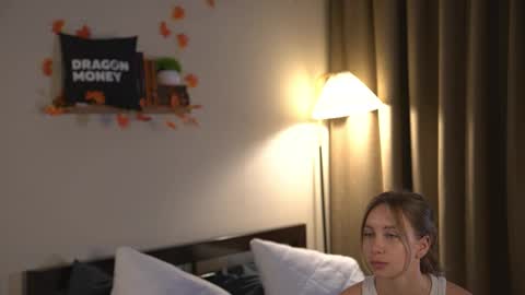 Elley  online show from 5, 11, 2025