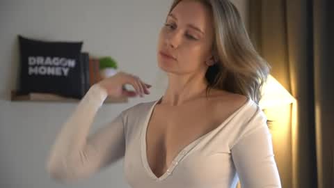 Snapshot of 2girls_1dream chatting on 4, 6, 2026 Elley online show from 4, 6, 2026