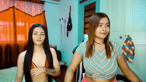 Snapshot of 2girls__dream chatting on 16, 2, 2025 samantha sharon online show from 16, 2, 2025