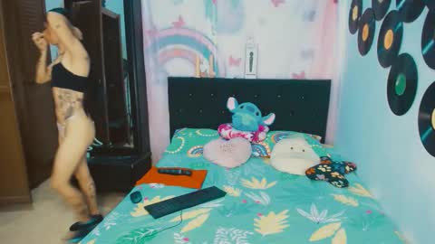 Snapshot of 2girls__dream chatting on 7, 1, 2026 samantha sharon online show from 7, 1, 2026