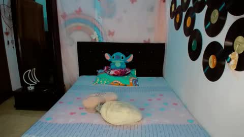 Snapshot of 2girls__dream chatting on 13, 1, 2026 samantha sharon online show from 13, 1, 2026