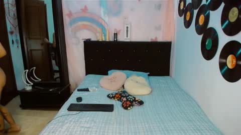 Snapshot of 2girls__dream chatting on 8, 2, 2026 samantha sharon online show from 8, 2, 2026