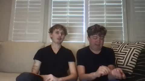 Snapshot of 2hungboys chatting on 13, 4, 2026 Roommates online show from 13, 4, 2026