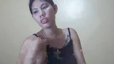 Snapshot of 2pinaybeauty chatting on 12, 11, 2025 2pinaybeauty online show from 12, 11, 2025