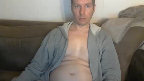 Snapshot of 2small4you83 chatting on 9, 3, 2026 2small4you83 online show from 9, 3, 2026