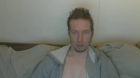 Snapshot of 2small4you83 chatting on 24, 4, 2026 2small4you83 online show from 24, 4, 2026