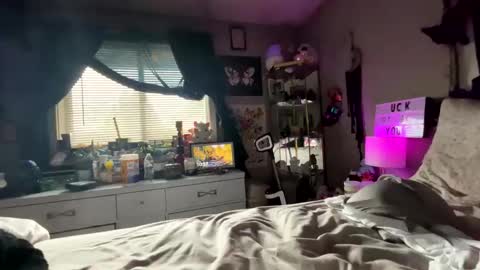 That girl online show from 13, 1, 2026