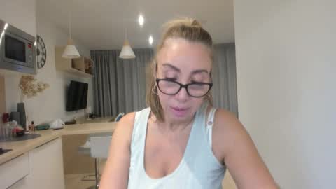 Snapshot of 8ciara chatting on 21, 11, 2025 8ciara online show from 21, 11, 2025