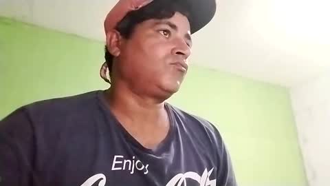 Snapshot of 9vinhocamshow chatting on 4, 1, 2025 9vinhocamshow online show from 4, 1, 2025