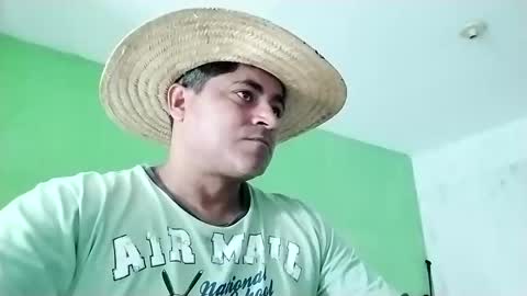 Snapshot of 9vinhocamshow chatting on 12, 2, 2025 9vinhocamshow online show from 12, 2, 2025