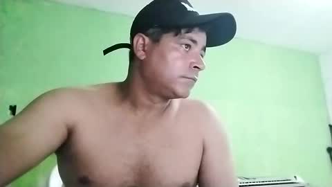 Snapshot of 9vinhocamshow chatting on 15, 2, 2025 9vinhocamshow online show from 15, 2, 2025