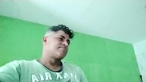 Snapshot of 9vinhocamshow chatting on 23, 2, 2025 9vinhocamshow online show from 23, 2, 2025