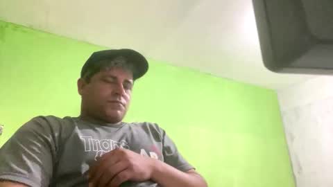 Snapshot of 9vinhocamshow chatting on 12, 10, 2025 9vinhocamshow online show from 12, 10, 2025