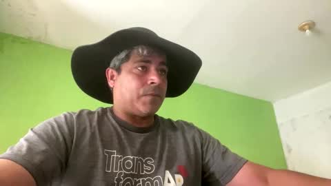 Snapshot of 9vinhocamshow chatting on 23, 10, 2025 9vinhocamshow online show from 23, 10, 2025