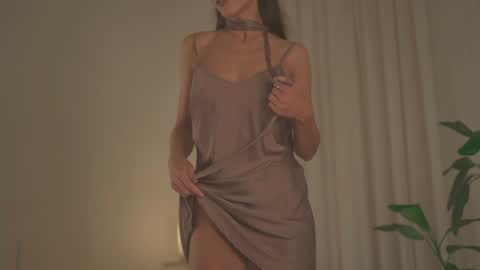 Olivia dark hair  Zoe light hair online show from 28, 10, 2025