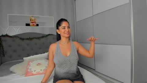 Snapshot of _adelle chatting on 5, 1, 2025 Adelle online show from 5, 1, 2025