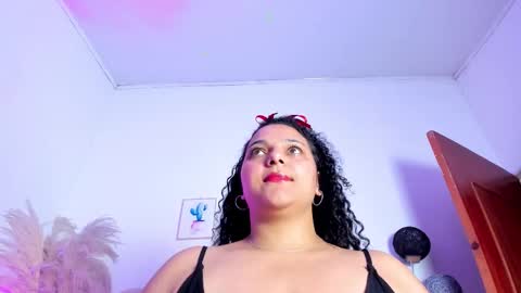 Snapshot of _aithanaa_ chatting on 12, 10, 2025 _aithanaa_ online show from 12, 10, 2025