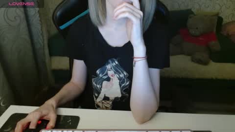 Snapshot of _alicecullen_ chatting on 16, 11, 2025 AliceCullen online show from 16, 11, 2025