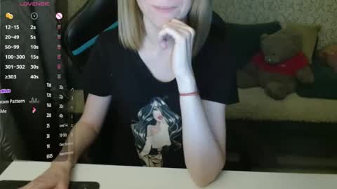 Snapshot of _alicecullen_ chatting on 17, 11, 2025 AliceCullen online show from 17, 11, 2025