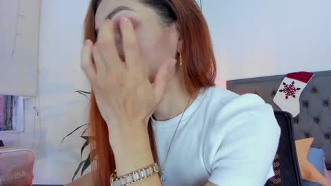 Snapshot of _aline_hall chatting on 10, 12, 2024  Alline Hall   online show from 10, 12, 2024