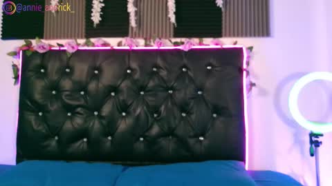 Annie Andrick online show from 4, 3, 2026