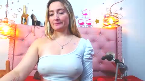 _antonella_11 online show from 5, 3, 2025