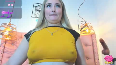 Snapshot of _antonella_11 chatting on 13, 1, 2026 _antonella_11 online show from 13, 1, 2026