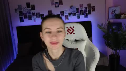 Snapshot of _ash_leyy_ chatting on 21, 9, 2025 _ash_leyy_ online show from 21, 9, 2025