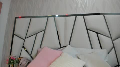 Snapshot of _aurora18 chatting on 22, 10, 2025 Aura online show from 22, 10, 2025