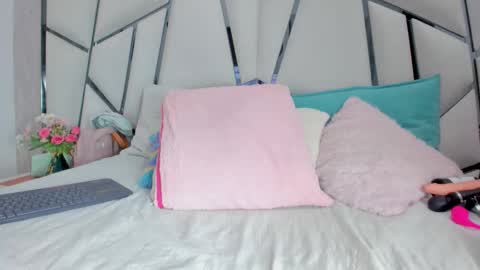 Snapshot of _aurora18 chatting on 13, 11, 2025 Aura online show from 13, 11, 2025