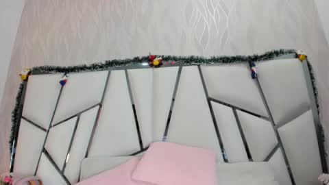 Snapshot of _aurora18 chatting on 16, 12, 2025 Aura online show from 16, 12, 2025