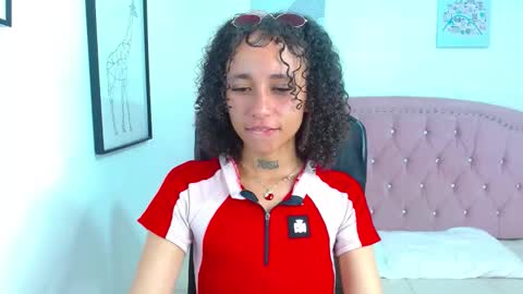 Snapshot of _ayelen chatting on 25, 10, 2025 Ayelen  online show from 25, 10, 2025