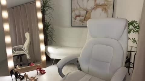 Beylly online show from 12, 2, 2025