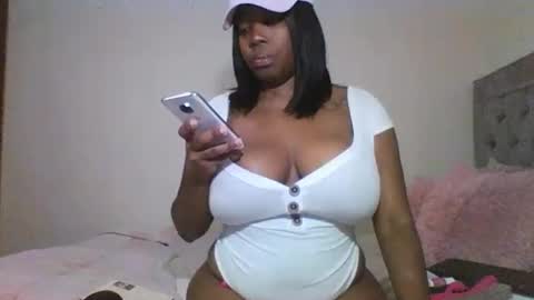 Snapshot of _bigtits chatting on 5, 4, 2026 _bigtits online show from 5, 4, 2026