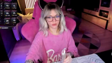 Snapshot of _black_fox__ chatting on 21, 4, 2026 Olivia Subscribe to my Fansly - online show from 21, 4, 2026