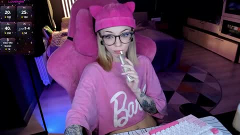 Snapshot of _black_fox__ chatting on 28, 4, 2026 Olivia Subscribe to my Fansly - online show from 28, 4, 2026