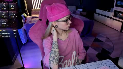 Snapshot of _black_fox__ chatting on 28, 4, 2026 Olivia Subscribe to my Fansly - online show from 28, 4, 2026