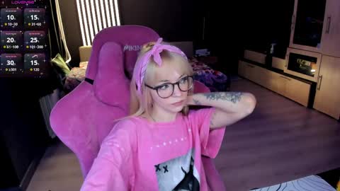 Snapshot of _black_fox__ chatting on 20, 5, 2026 Olivia Subscribe to my Fansly - online show from 20, 5, 2026