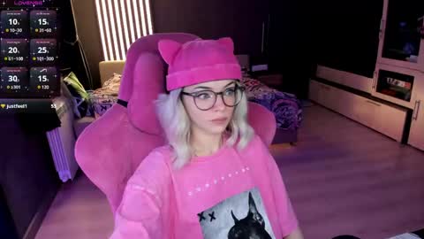 Snapshot of _black_fox__ chatting on 22, 5, 2026 Olivia Subscribe to my Fansly - online show from 22, 5, 2026