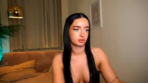 Snapshot of _blackpeaarl chatting on 15, 4, 2026 Pearl online show from 15, 4, 2026