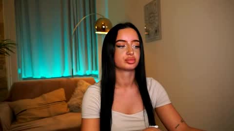 Snapshot of _blackpeaarl chatting on 16, 4, 2026 Pearl online show from 16, 4, 2026