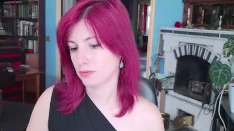 Snapshot of _blackpearl chatting on 10, 7, 2026 Laura online show from 10, 7, 2026