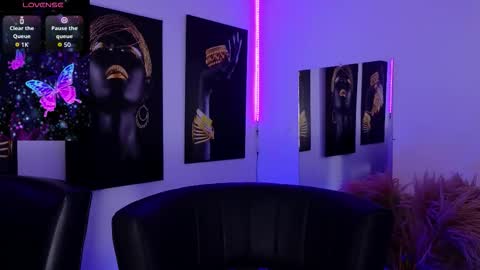 Snapshot of _brenna_hanson_ chatting on 28, 10, 2025 Brenna online show from 28, 10, 2025