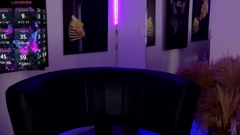 Snapshot of _brenna_hanson_ chatting on 12, 11, 2025 Brenna online show from 12, 11, 2025