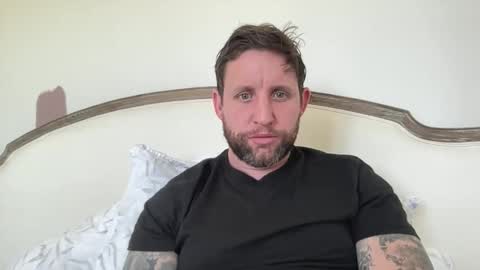 Snapshot of _british_hung_ chatting on 23, 4, 2026 UK BigThick Cock online show from 23, 4, 2026