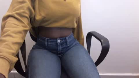 Snapshot of _bunny_b chatting on 28, 1, 2025 I will be back soon  online show from 28, 1, 2025